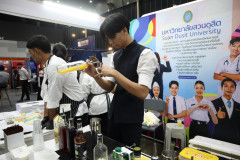 LINE_ALBUM_Dek-D-TCAS-Fair-69-Day-2_260427_6