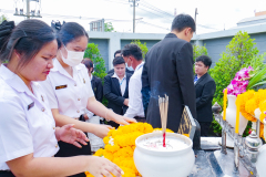 P1349453
