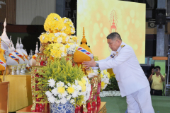 LINE_ALBUM_วางพานพุ่มจุดเทียนถวายพระพร-ร.10_250729_1