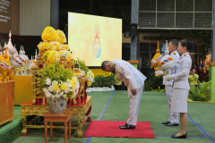 LINE_ALBUM_วางพานพุ่มจุดเทียนถวายพระพร-ร.10_250729_4
