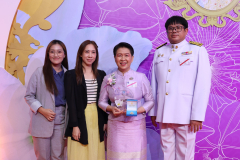 LINE_ALBUM_ผอ.รับรางวัล-สตรีดีเด่น-2568-ภาคบ่าย_250804_3