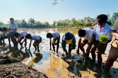 LINE_ALBUM_กำนันสว่าง-2-มีคน.69_260305_14