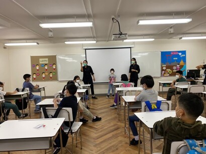 LINE_ALBUM_Room-Moon_๒๒๐๕๐๖_180