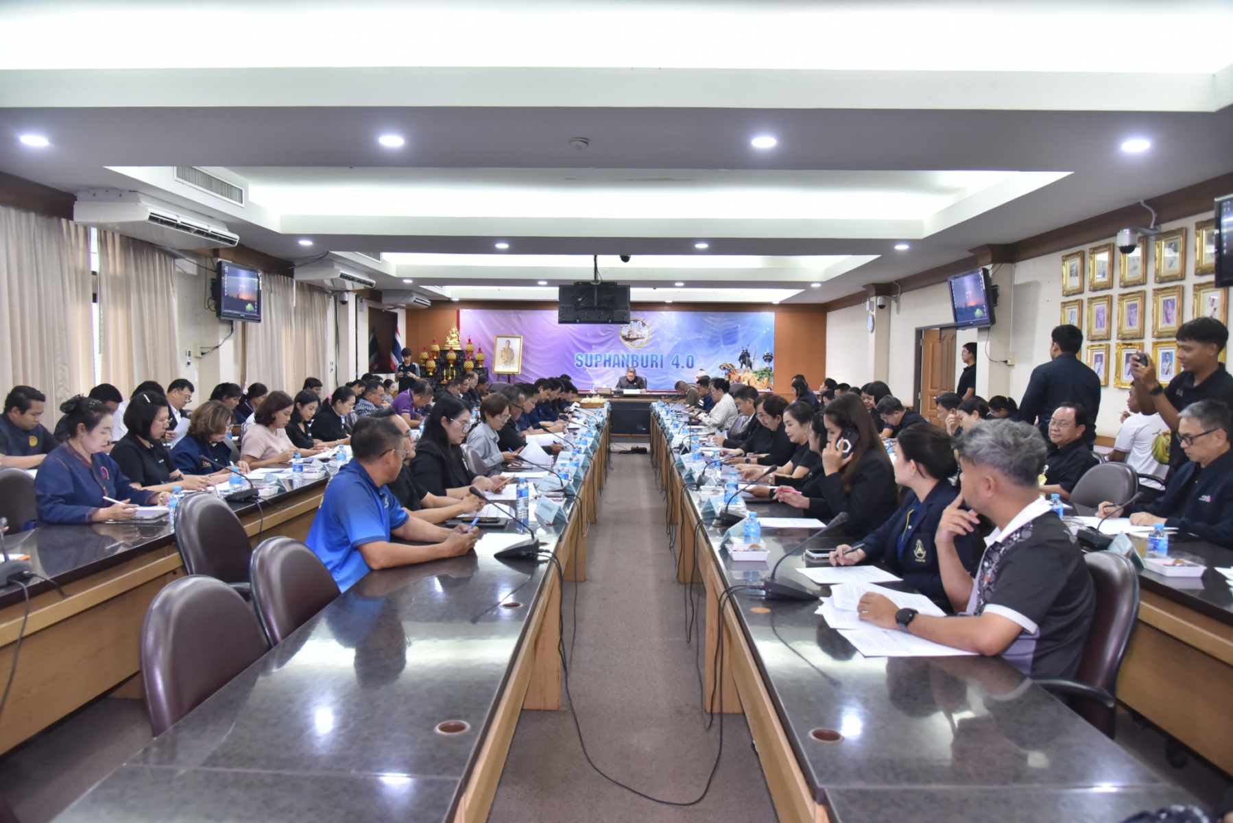 LINE_ALBUM_ประชุมพิธีจัดดอกไม้จันทร์_261015_1