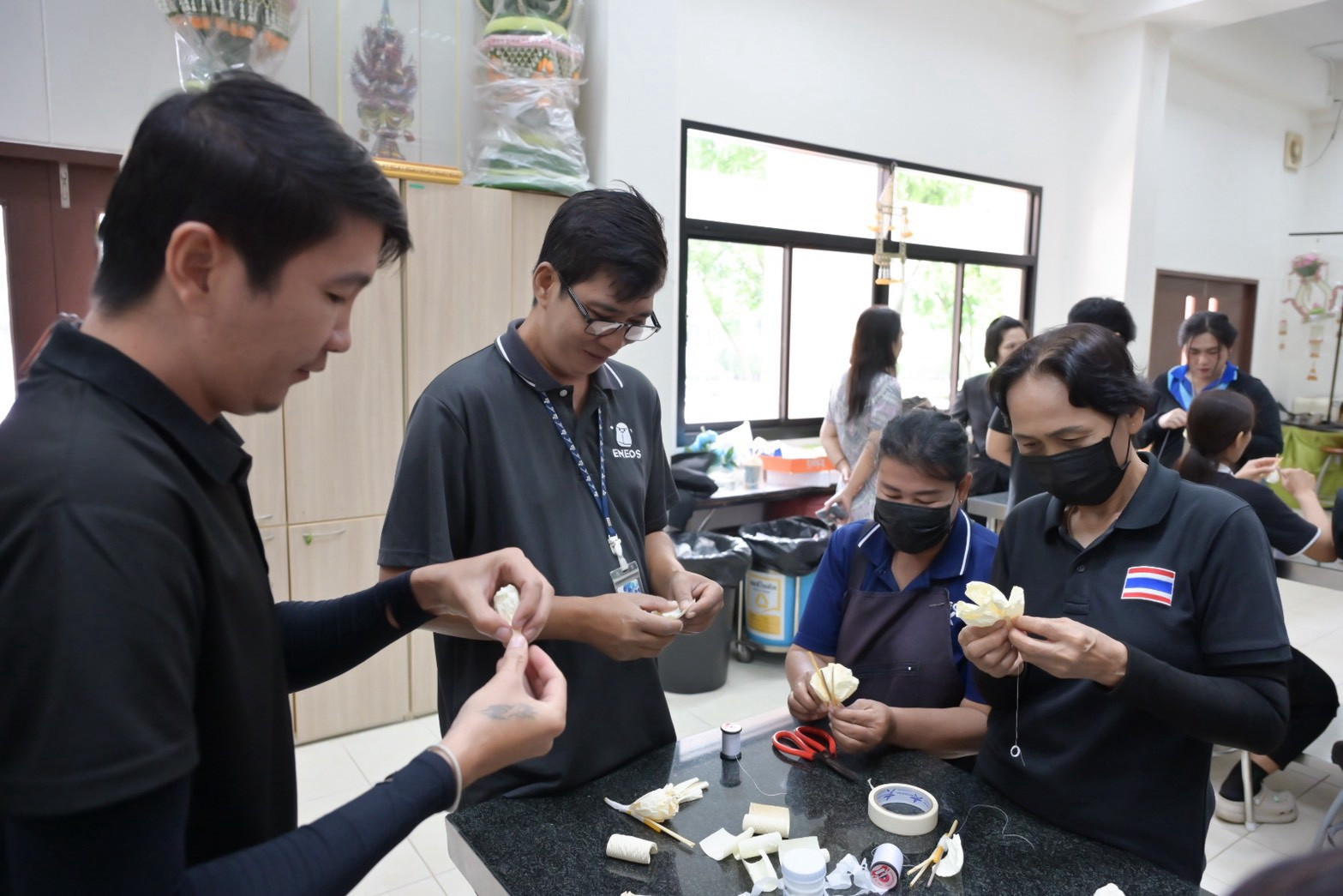 LINE_ALBUM_ประดิษฐ์ดอกไม้จันทน์_261028_13
