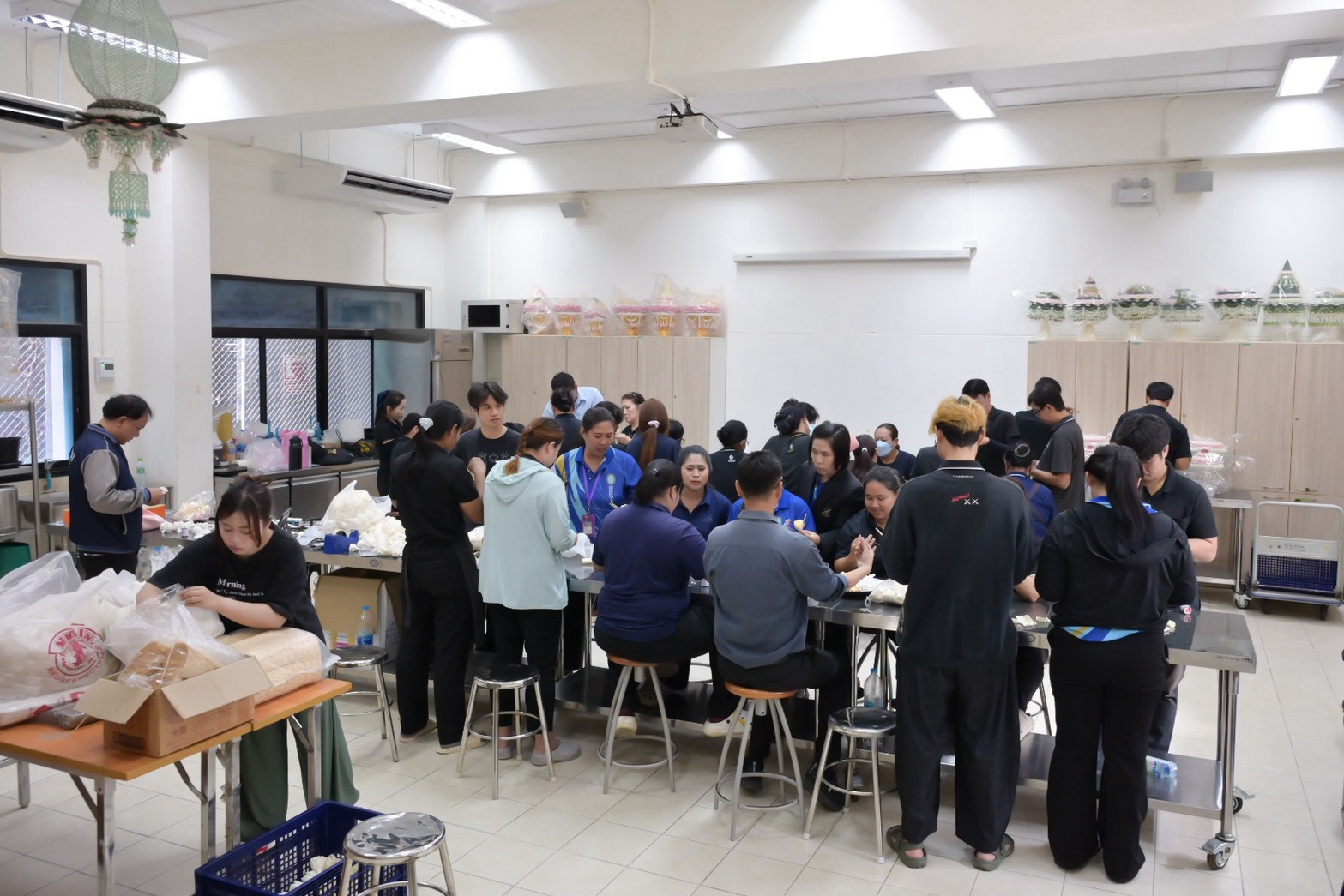LINE_ALBUM_ประดิษฐ์ดอกไม้จันทน์_261028_19