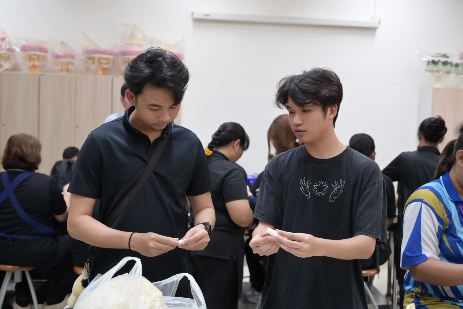 LINE_ALBUM_ประดิษฐ์ดอกไม้จันทน์_261028_21