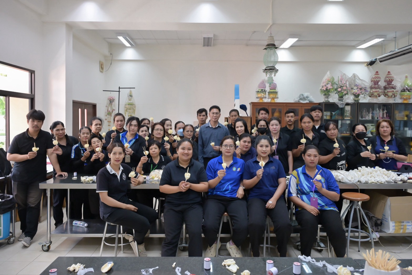 LINE_ALBUM_ประดิษฐ์ดอกไม้จันทน์_261028_26