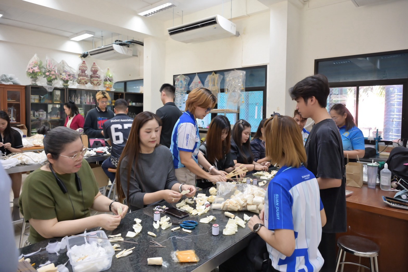 LINE_ALBUM_ประดิษฐ์ดอกไม้จันทน์_261028_48