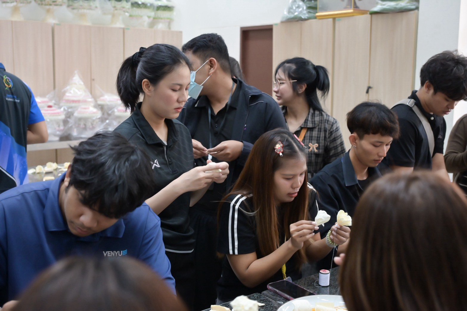 LINE_ALBUM_ประดิษฐ์ดอกไม้จันทน์_261028_55