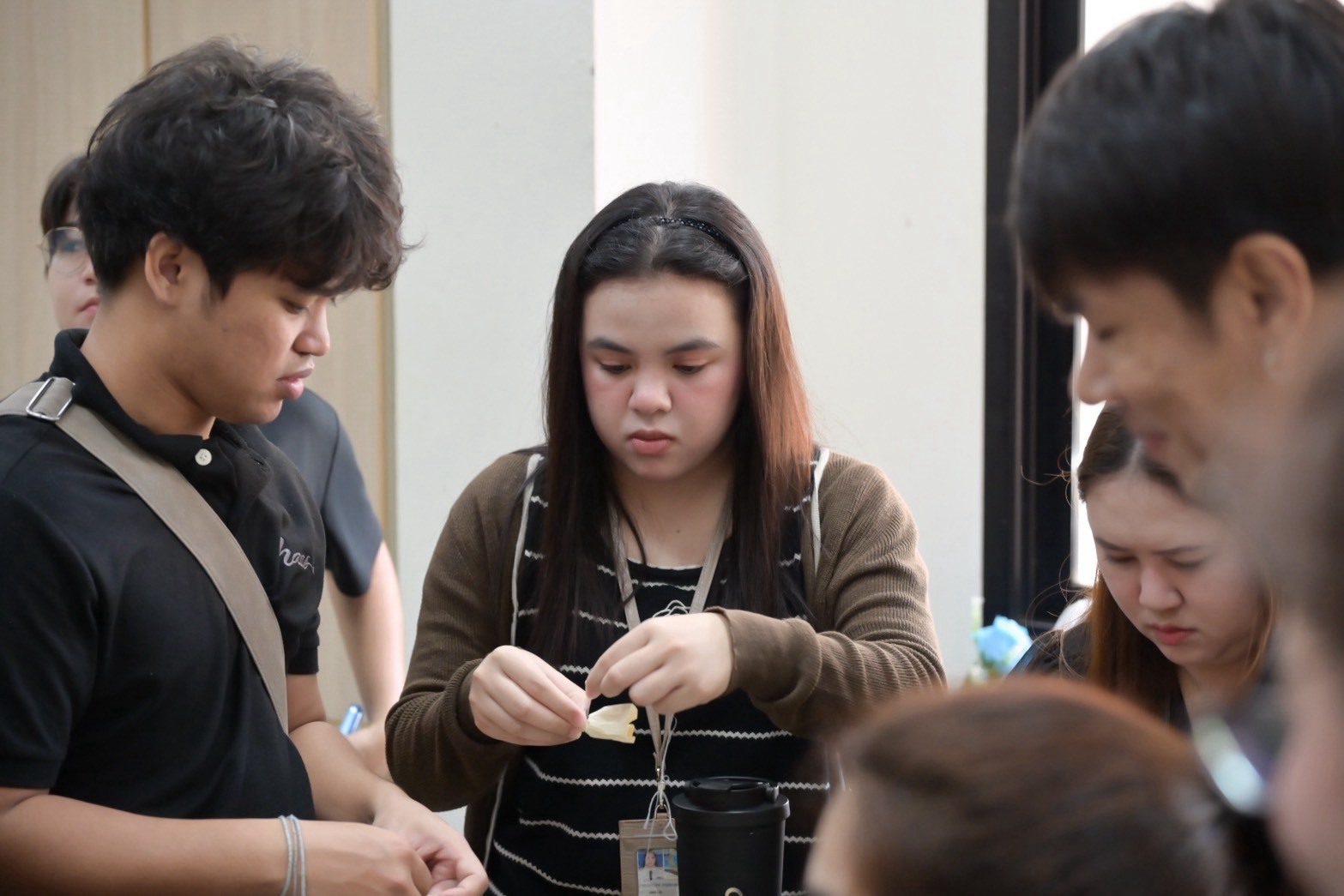 LINE_ALBUM_ประดิษฐ์ดอกไม้จันทน์_261028_57