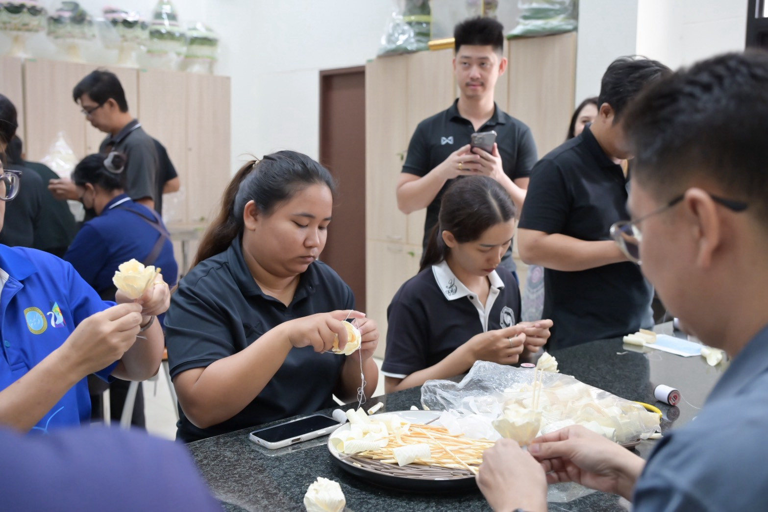 LINE_ALBUM_ประดิษฐ์ดอกไม้จันทน์_261028_6