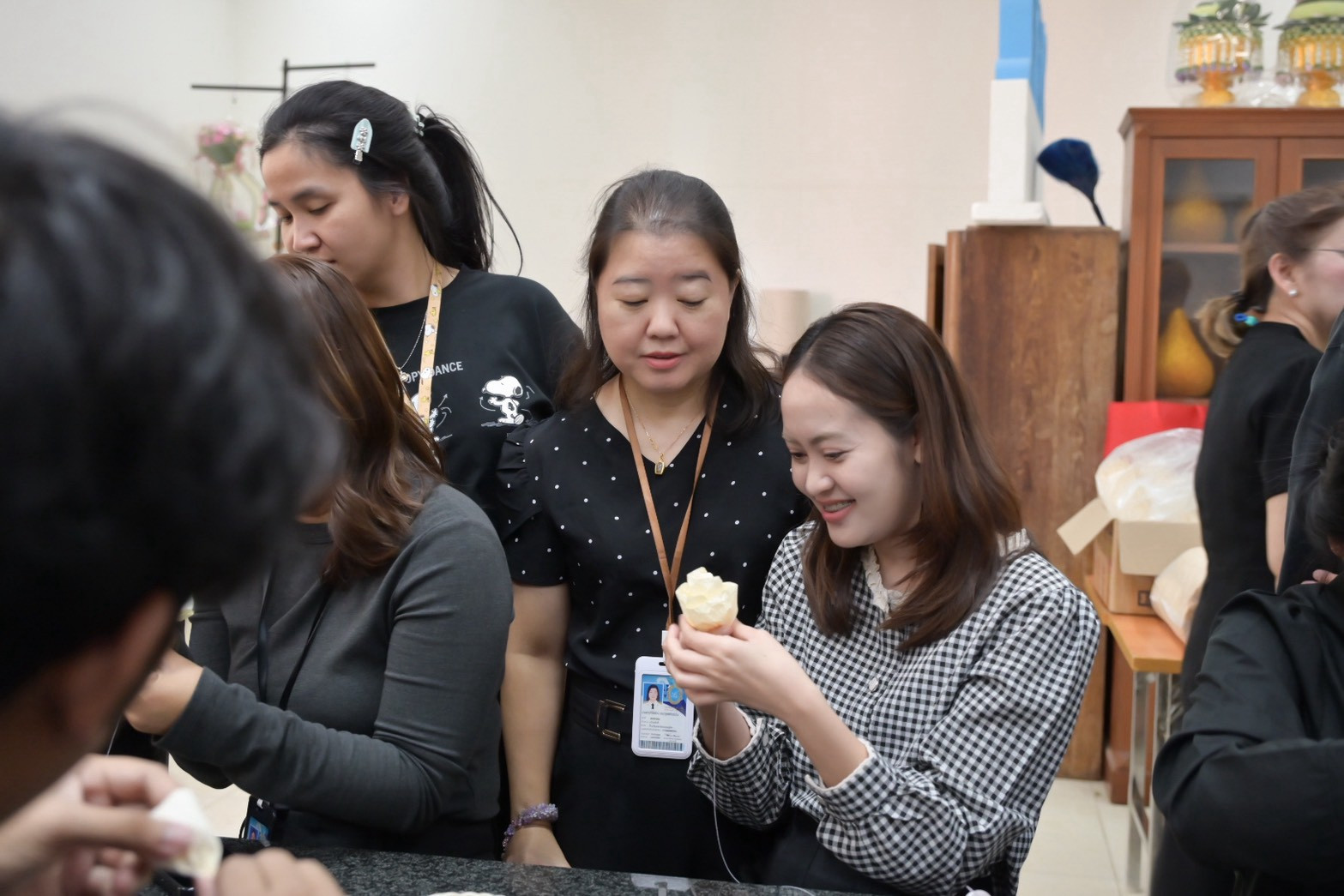LINE_ALBUM_ประดิษฐ์ดอกไม้จันทน์_261028_66