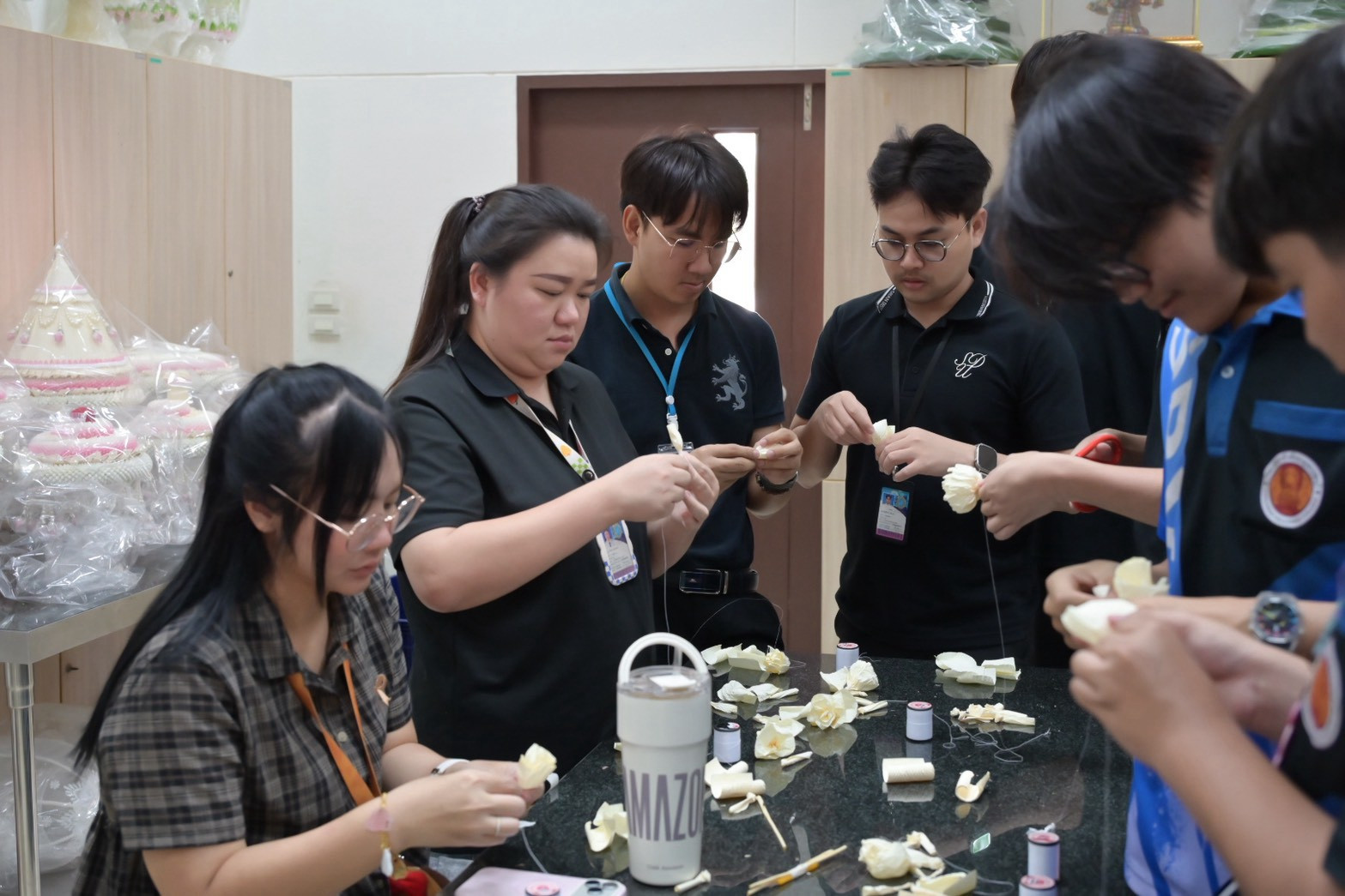 LINE_ALBUM_ประดิษฐ์ดอกไม้จันทน์_261028_72