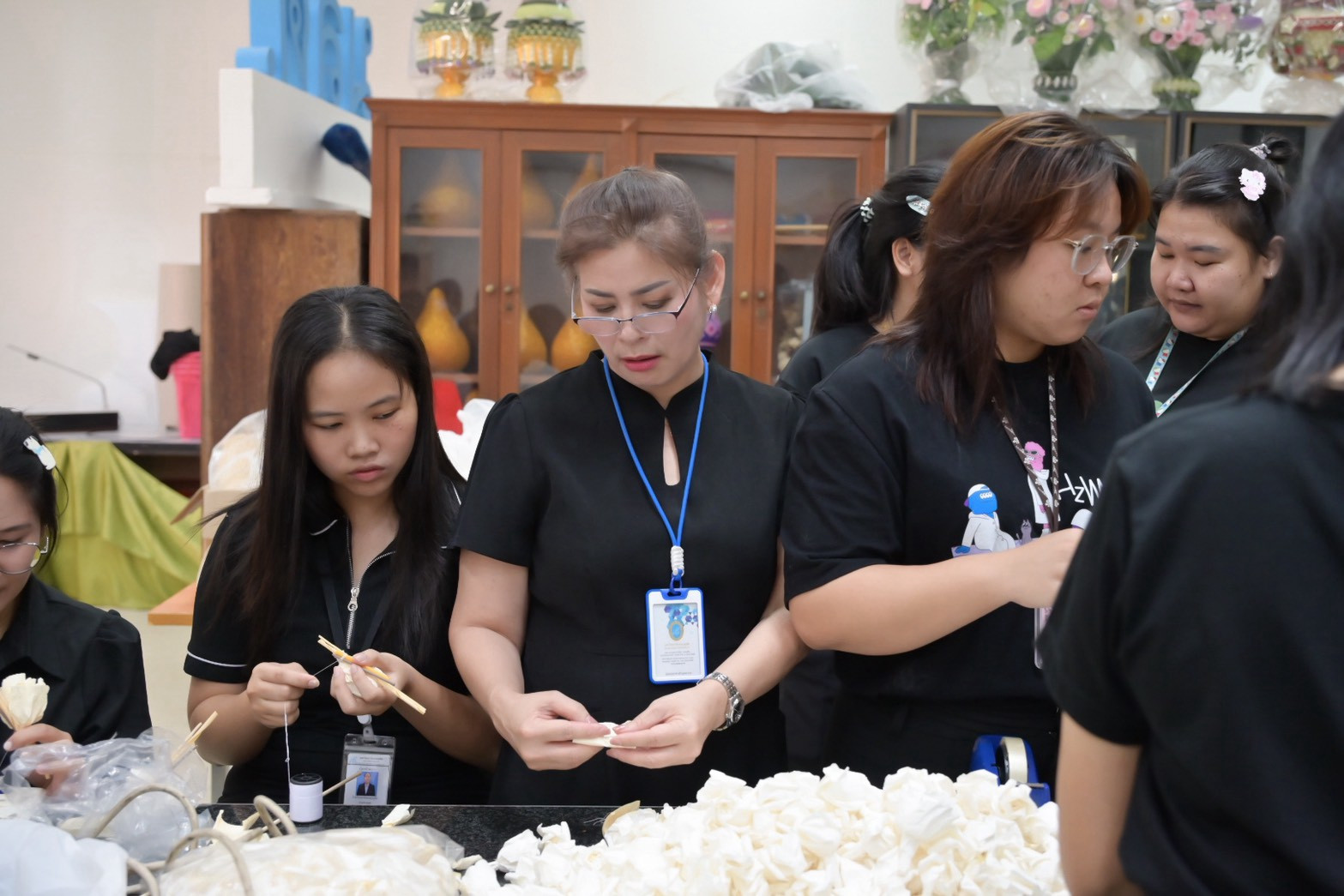 LINE_ALBUM_ประดิษฐ์ดอกไม้จันทน์_261028_75