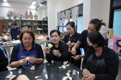 LINE_ALBUM_ประดิษฐ์ดอกไม้จันทน์_261028_10