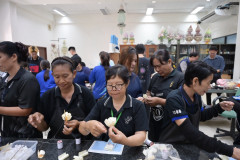 LINE_ALBUM_ประดิษฐ์ดอกไม้จันทน์_261028_11