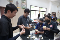 LINE_ALBUM_ประดิษฐ์ดอกไม้จันทน์_261028_13
