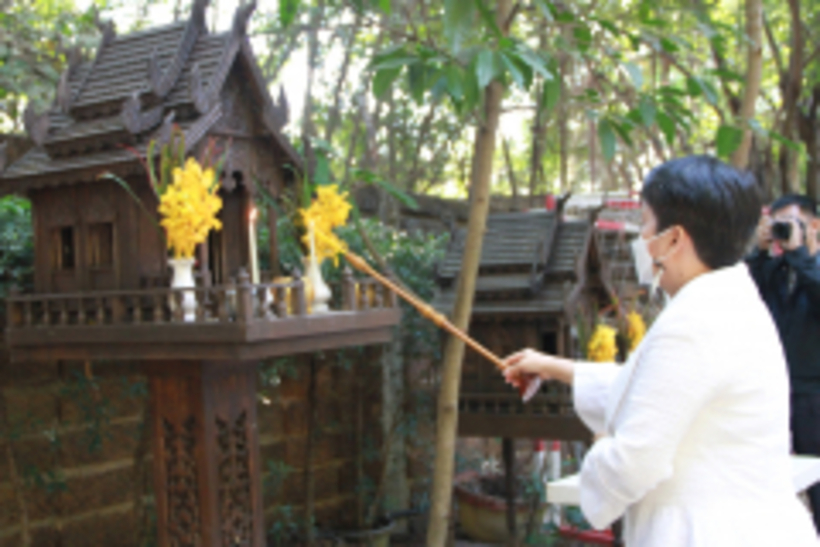 LINE_ALBUM_06-01-2565-พิธีบวงสรวงท้าวมหาพรหม_๒๒๐๑๐๖_101