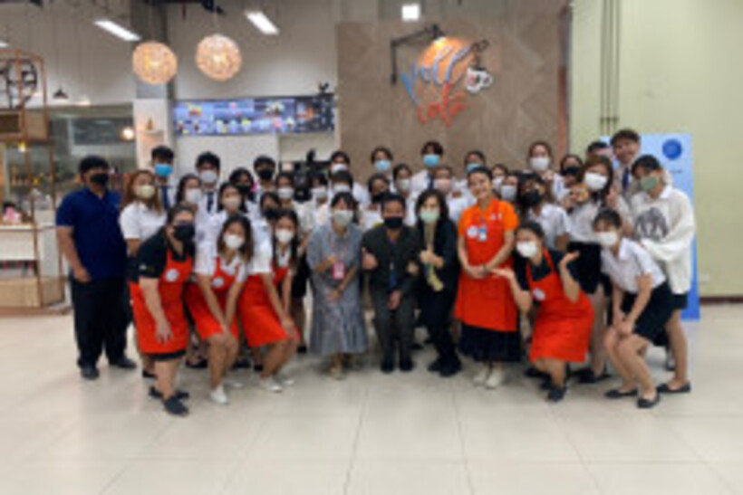 LINE_ALBUM_10366-_4_230310_51
