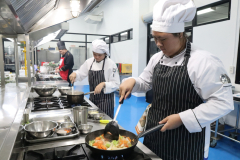 LINE_ALBUM_pre-degree-030969_260903_31