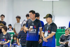 25690808-4B8A5572