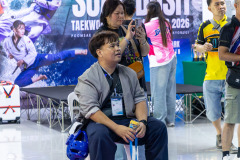25690808-4B8A5746
