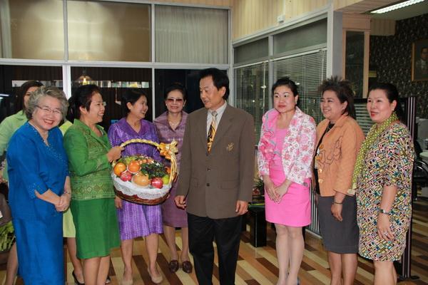 ผู้บริหาร คณาจารย์ บุคลากรคณะวิทยาการจัดการเข้าสวัสดีปีใหม่ท่านอธิการบดี