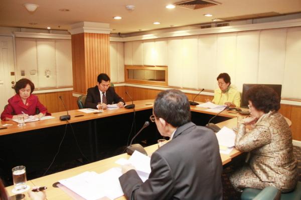 ประชุมคณะกรรมการคัดเลือกข้าราชการพลเรือนดีเด่น ประจำปี 2556