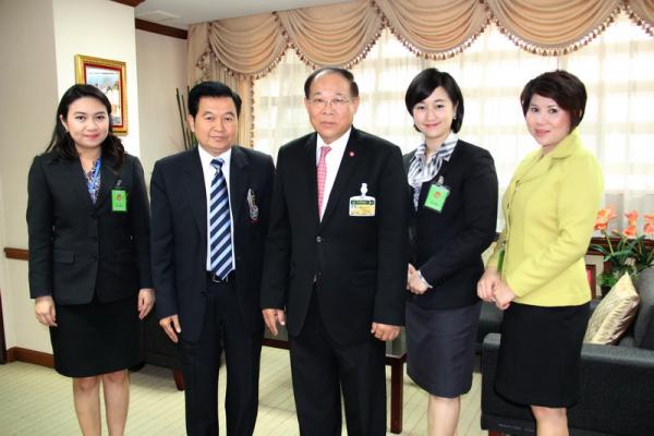 ประธานที่ปรึกษาอธิการบดี มสด.เข้าพบประธานวุฒิสภา ในโอกาสปีใหม่ 2556
