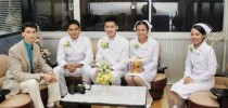 อาจารย์ นักศึกษาหลักสูตรพยาบาลศาสตรบัณฑิต รุ่นที่ 3 เข้าพบ รศ.ดร.ศิโรจน์  ผลพันธิน ในโอกาสที่สำเร็จการศึกษา