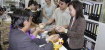สำนักส่งเสริมวิชาการและงานทะเบียน มสด. จัดพิธีรดน้ำขอพรผู้ใหญ่ สืบสานประเพณีสงกรานต์
