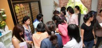 นักศึกษาใหม่และผู้ปกครองเยี่ยมชมศูนย์ฯ สุพรรณบุรี