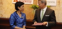 คณะมนุษยศาสตร์ทำความร่วมมือกับ  กลุ่มโรงแรม InterContinental Bangkok and Holiday Inn Bangkok
