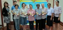 สถาบันภาษาฯ จัดกิจกรรมร้อยมาลัยมะลิรักมิรู้โรย เพื่อมอบเป็นของขวัญวันแม่