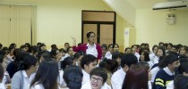 รักษาการผอ.ศูนย์ฯสุพรรณบุรี พบปะพูดคุย รับฟังความคิดเห็นกับนักศึกษา