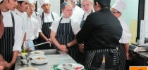 นักศึกษาจาก Guildford Young College ร่วมฝึกประสบการณ์ด้านอาหารไทย