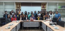 ผศ.กานดา  โต๊ะถม  ให้การต้อนรับคณะศึกษาเพชรบุรี