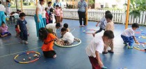 โรงเรียนสาธิตละอออุทิศ ลำปาง มหาวิทยาลัยสวนดุสิต (แผนกอนุบาล) จัดกิจกรรมหนูน้อยรู้รักษ์ รู้เล่น การละเล่นพื้นบ้าน