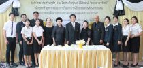 มหาวิทยาลัยสวนดุสิต ร่วมใจประดิษฐ์ดอกไม้จันทน์ “ดอกดารารัตน์” เพื่อทูลเกล้าทูลกระหม่อมถวายในพระราชพิธีถวายพระเพลิงพระบรมศพ พระบาทสมเด็จพระปรมินทรมหาภูมิพลอดุลยเดชบรมนาถบพิตร