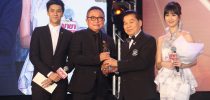 ประธานที่ปรึกษาอธิการบดี มสด. ร่วมงานประกาศผลรางวัลบันเทิง มายามหาชน Maya Awards 2017 และให้เกียรติมอบรางวัล Maya Awards 2017