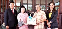 วิทยาเขตสุพรรณบุรี มอบกระเช้าและของขวัญ สวัสดีปีใหม่ 2561