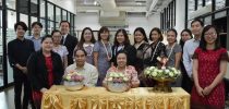 ประชุมคณะกรรมการประจำโรงเรียนการเรือน และรดน้ำขอพรผู้อาวุโสของคณะกรรมการ