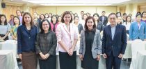 กองวิเทศสัมพันธ์ ร่วมกับ กองบริหารงานบุคคล มหาวิทยาลัยสวนดุสิต จัดกิจกรรมอบรมเชิงปฏิบัติการเพื่อพัฒนาสมรรถนะสากลของบุคลากร ครั้งที่ 2 เพื่อสนับสนุนการจัดการศึกษาให้กับนักศึกษาจีนของมหาวิทยาลัย เสริมสร้างความรู้ความเข้าใจเกี่ยวกับการจัดชั้นเรียนสำหรับนักศึกษาจีนในบริบทสังคมไทย