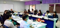ดร.สิทธิพร เอี่ยมเสน คณบดีคณะครุศาสตร์ มหาวิทยาลัยสวนดุสิต เป็นประธานการประชุมคณะกรรมการบริหารและดำเนินงานประจำคณะครุศาสตร์ ครั้งที่ 5(70)/2563
