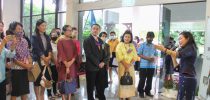 วิทยาเขตสุพรรณบุรี เข้าร่วมงานเปิดนิทรรศการและกิจกรรมเนื่องในวันพิพิธภัณฑ์ไทย ประจำปี 2563 นิทรรศการ เรื่อง “สืบอดีตกาล ผ่านหม้อสามขา ภาชนะดินเผาในวัฒนธรรมบ้านเก่า”