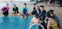 สาขาวิชาธุรกิจการบิน ศูนย์การศึกษานอกที่ตั้ง ลำปาง มหาวิทยาลัยสวนดุสิต จัดสอบว่ายน้ำให้แก่นักศึกษาชั้นปีที่ 4