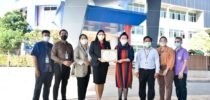 วิทยาเขตสุพรรณบุรี ร่วมถ่ายภาพในการรับมอบเกียรติบัตรดีเด่น รางวัล “สถานศึกษาปลอดภัย” ประจำปี พ.ศ.2564 จากกรมสวัสดิการและคุ้มครองแรงงาน
