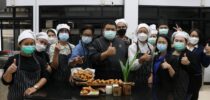 สาขาวิชาเทคโนโลยีการประกอบอาหารและการบริการ โรงเรียนการเรือน มหาวิทยาลัยสวนดุสิต ศูนย์การศึกษา ลำปาง จัดอบรมระยะสั้น หลักสูตร “ปาท่องโก๋ สังขยาใบเตย และน้ำเต้าหู้” ภายใต้โครงการบริการวิชาการหลักสูตรระยะสั้น รูปแบบครัวสาธิต (Suandusit Short Cooking Demo Class)
