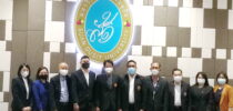 รองศาสตราจารย์ ดร.สุขุม เฉลยทรัพย์ ประธานหลักสูตรศึกษาศาสตรดุษฎีบัณฑิต สาขาวิชาภาวะผู้นำทางการศึกษา จัดกิจกรรมแลกเปลี่ยนเรียนรู้ “ผู้นำแบบไหน ? ที่ใครๆ ต้องการ” รายวิชาความท้าทายความเป็นผู้นำ